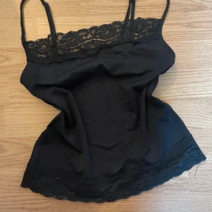 Svart linne - Bra kvalite och snygg. 