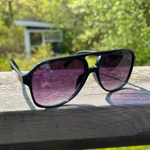 Solglasögon - Nyköpta glasögon från Marceti. Putsduk och solglas påse medkommer 🤝