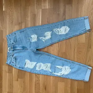 Helt nya jeans från pull&bear i storlek 34.