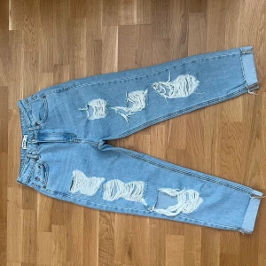 Jeans - Helt nya jeans från pull&bear i storlek 34.