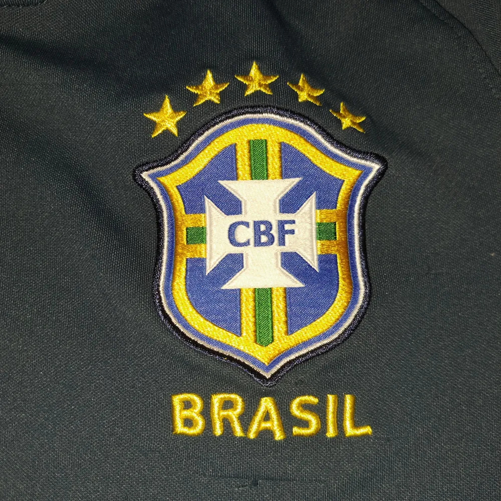 Helt okej skick fin tröja från 2018 brazil träningtröja hör av er vid frågor. T-shirts.