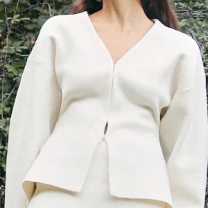 SÖKER! - Söker denna fina stickade koftan, hör av er om ni säljer🫶🏼