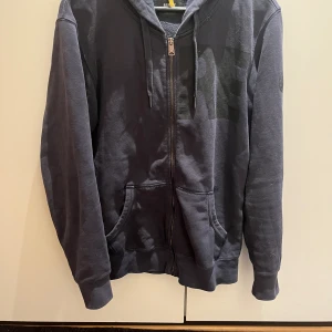 Replay zip hoddie - Tjena! Vi på Twice But Nice Säljer nu denna Replay zip tröjan // Skick 9/10 // Storlek: M // Vårt pris: 399