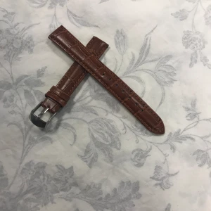 16mm Klocka Armband  - Finns lila, röd vit, blå och svart färg kvar  69kr/st  Helt ny 