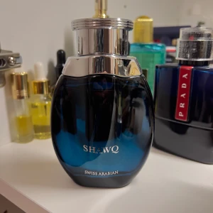 Swiss arabian shawq - En pineapple bomb med lite mörkare undertoner, passar perfekt en sommardag/kväll som en casual parfym. Underbar doft. Unisex!