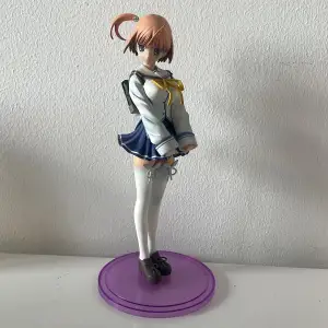 Säljer denna ”school girl” anime dockan för runt 450(original pris 650). Bra skick. Cirka 15-20 cm i längden. Hör av för mer info!💕