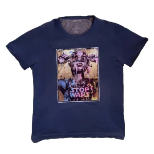 Limitato T-shirt - - Navy W/ Colorfilled Monogram - Storlek: XL (Passar Large) - Fint skick (9/10) - Nypris: 2200 SEK