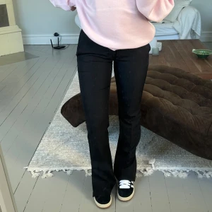 Kostymbyxor lågmidjade - Säljer då de är för små för mig men i väldigt fint skick, knappt använda 