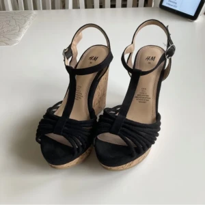 H&M Klackskor - Klackskor från H&M i storlek 36. Köparen betalar för frakten🥰❤️