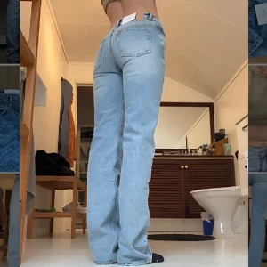 BIK BOK MID WAIST - Säljer dessa fina midrise jeans från bik bok i strl W24 & L34 med prislappen kvar. Stretchiga! Jag är 171 cm lång. Nypris är 700 kr & jag säljer för 500 kr då de endast är provade 🤝 Använd gärna köp nu!