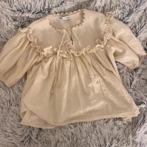 Blus Zara - Super fin till våren/sommaren