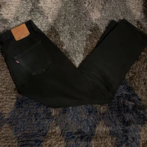 Levis 501 - Snygga jeans från Levis i modellen 501. Säljer för att dem är för små för mig! Hör av dig vid frågor eller liknande!