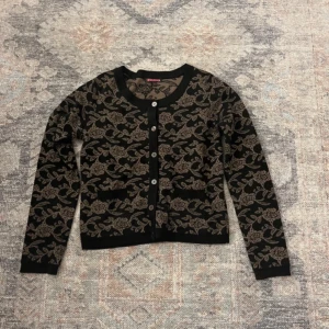 Kofta  - Kofta fint skick liten i storleken 