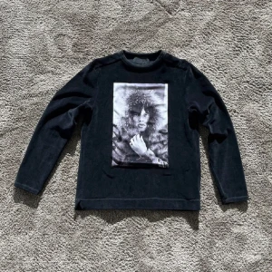 Limitato tröja - Säljer limitato tröja till ett väldigt bra pris! Passar till det mesta. Använd fåtal gånger! Skick 8/10