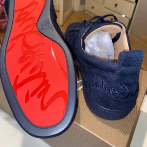 Christian Louboutin skor  - Väldigt fina skor som säljs pga fel storlek. Alla tillbehör följer med och pris kan diskuteras 