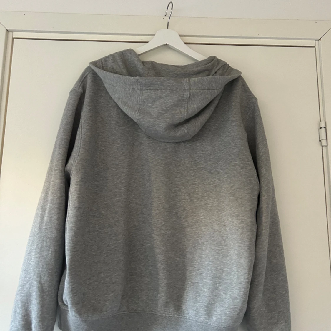 Grå Nike hoodie - 90