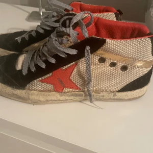 Golden goose  - Säljer dessa mid star golden goose då de inte kommer till användning tyvärr 