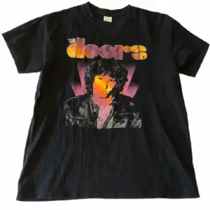 The Doors band T-shirt i bra skick!
