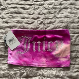 Top från Juicy couture - Bra skick alla stenar kvar, Storlek XS 