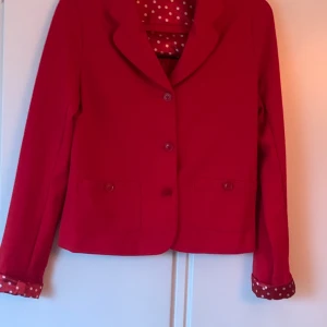 Fin Röd kavaj - Fin röd kavaj strl 170cm