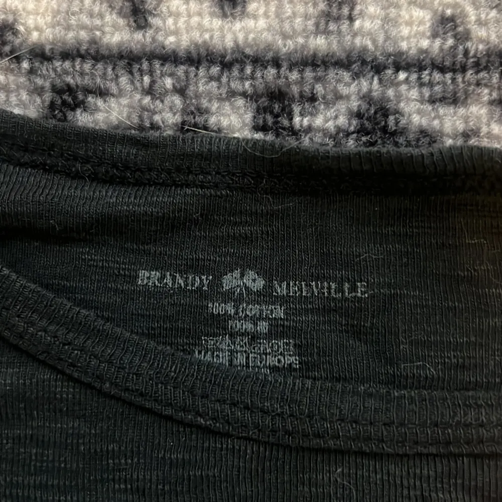 Jättesöt basic brandy melville tröja, säljs eftersom jag aldrig använt den. . T-shirts.