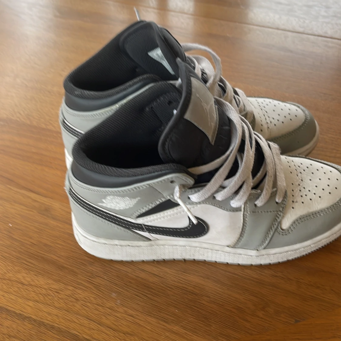 Jordan 1 mid light smoke grey - 90