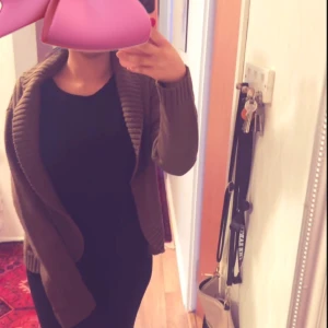 Kofta  - Brun kofta i Stoker xs skulle jag säga  