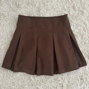 Tenniskjol - Brun tenniskjol från bershka i storlek S