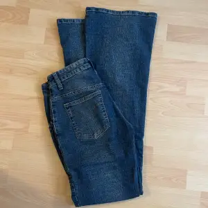 W.27 - långa jeans som passar mig som är 170cm. Bra skick! 
