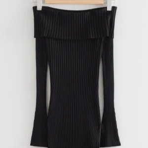 Offshoulder klänning  - Storlek xs  helt ny med prislapp 