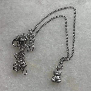 Halsband från Brandy Melville - Oanvänd halsband köpt på Brandy Melville 🐻