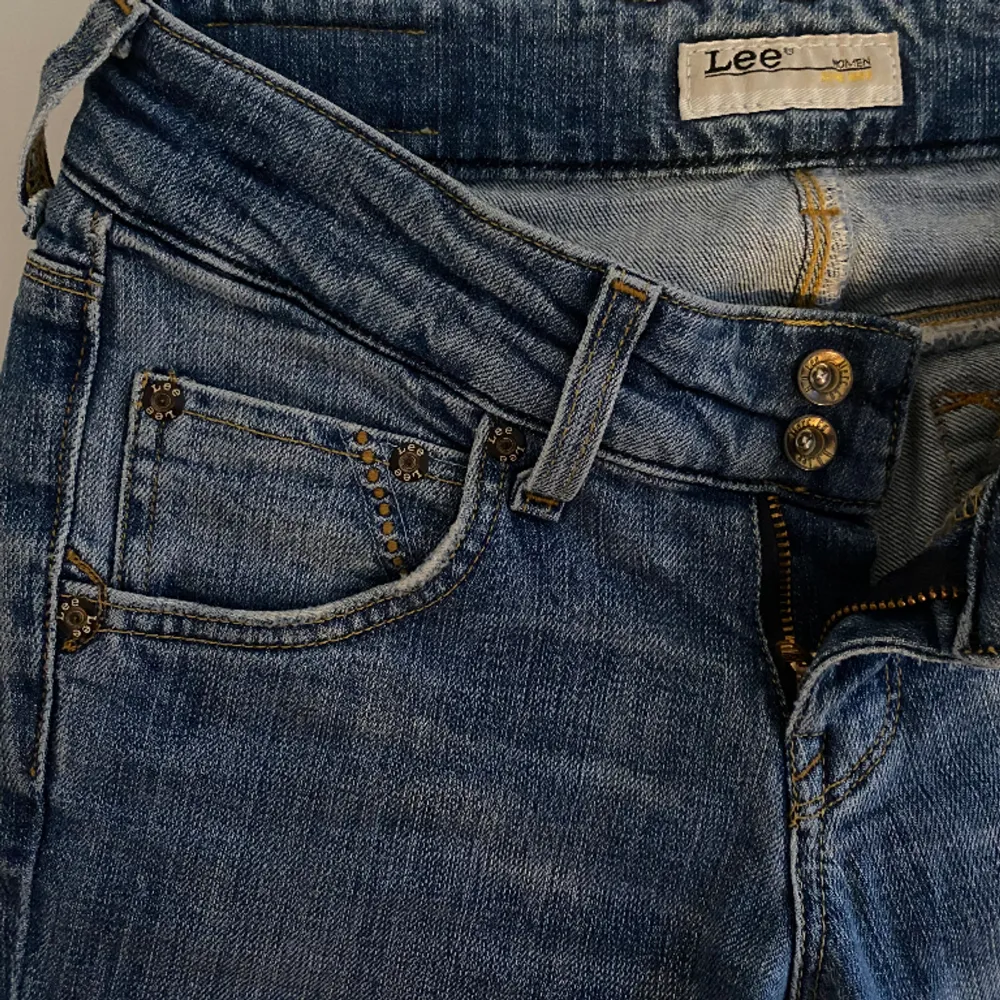 Skit snygga jeans from lee säljer på grund av att de inte kommer till användning 💝. Jeans & Byxor.