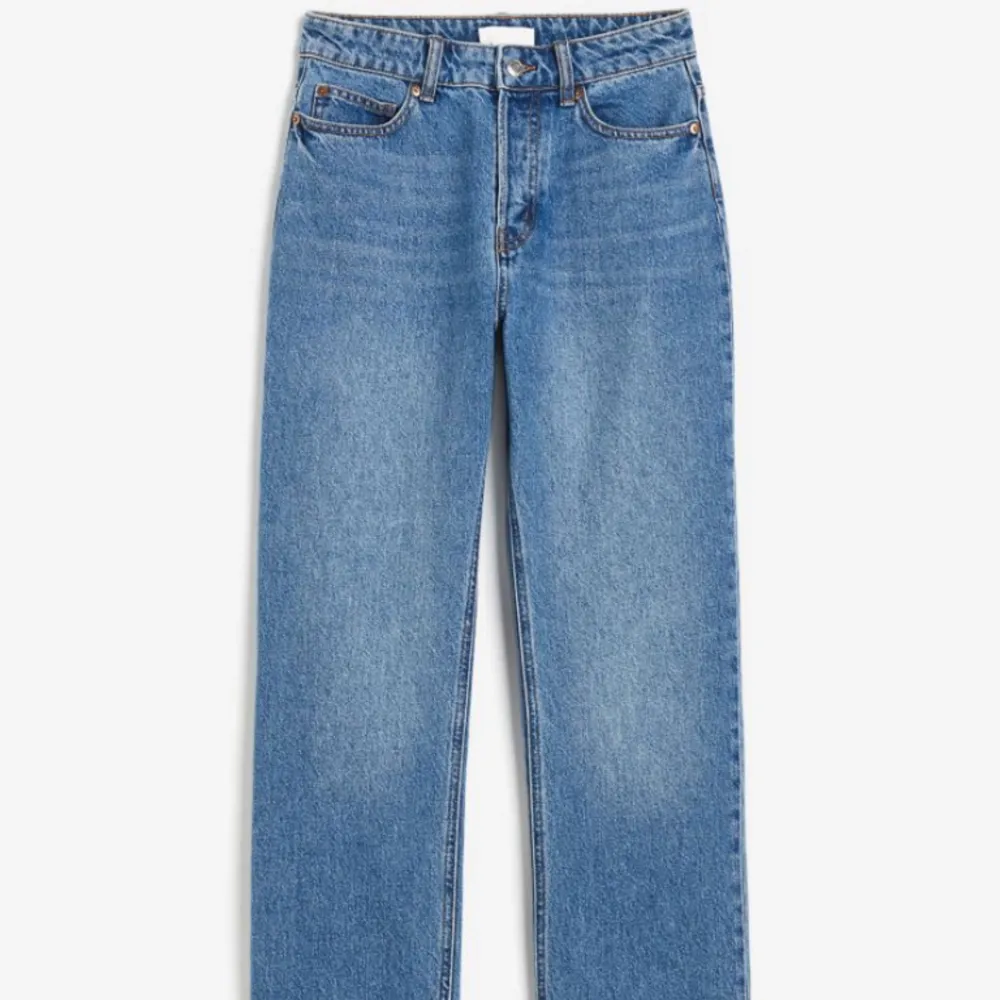 Sköna jeans som är för små i midjan för mig som brukar ha 34. I bra skick!. Jeans & Byxor.