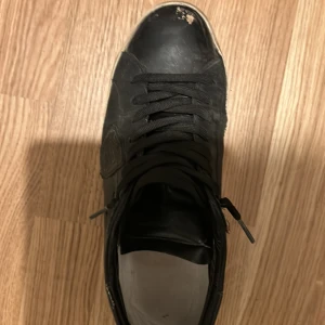 Philip model - Lite slitna och använda men sköna till våren. Pris kan diskuteras 