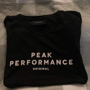 Peak performance t Shirt strl xs