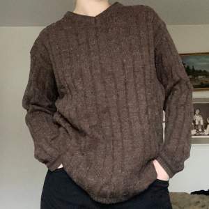 brun stickad tröja från lee