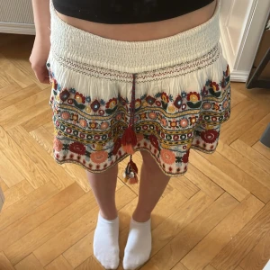 Zara kjol - Super fin sommar kjol från zara, fint skick! Nypris va 400 kr  