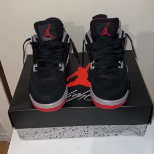 Jordan 4 bred -  Jordan 4. Har använd dom 1 gång.