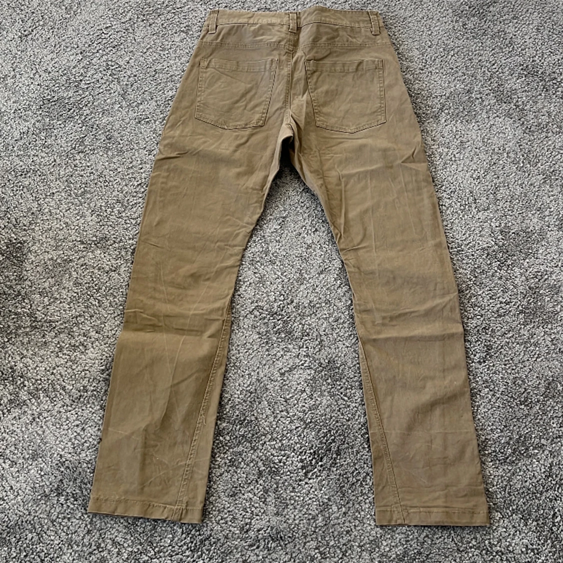 Beige chinos, shakes leg (kaki) - 90