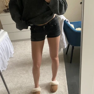 Lågmidjade shorts  - Mörkgrå/ stentvättade lågmidjade shorts❤️