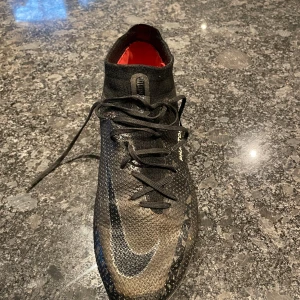 Fotbollskor - Säljer mina Nike fotbollskor i strl 44,5, kom med bud privat!