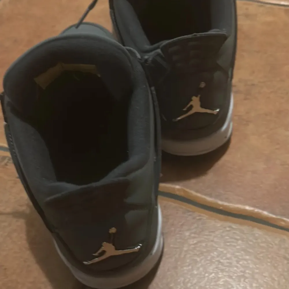 Jordan 4 skor helt nya.. Skor.
