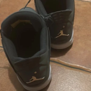 Jordan 4 skor  - Jordan 4 skor helt nya.