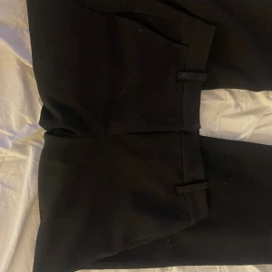 Kostymbyxor  - Säljer då dom inte kommer till användning och är lite små🩷🩷