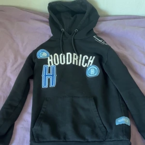 Hoodrich dress - Den är jätte bra skick. Köpte hela dressen ungefär för 800 från hoodrichs hemsida. Vill sälja den för 500