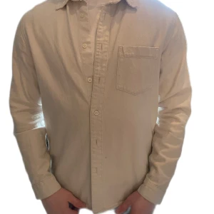 Overshirt Zara - Beige overshirt från Zara i storlek XL, använd ett fåtal gånger