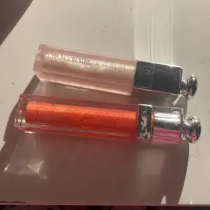 Fina dior läpp grejer, ett gloss och ett ”lip maximiser serum” Glosset har ganska mycket kvar den kostar 200 och den andra 170 har typ halva kvar (nypris 400 styck!)❤️