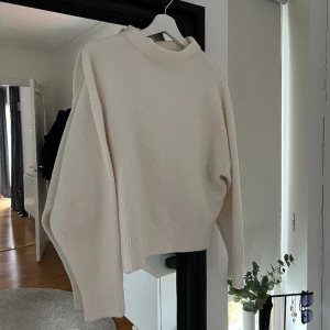 Vit stickad tröja - Vit stickad tröja från Zara i storlek S