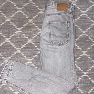 Jack & Jones jeans i skick 9/10 är använd fåtal gånger. Säljes för endast 250 kr