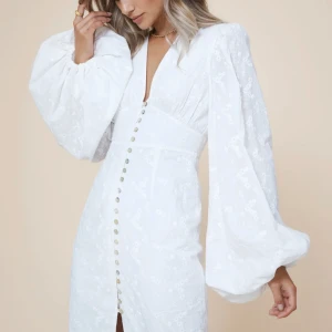 Adoore klänning storlek 40// nyskick - Nästan oanvänd! Superfint skick, storlek 40 (men liten i storleken) 🩷